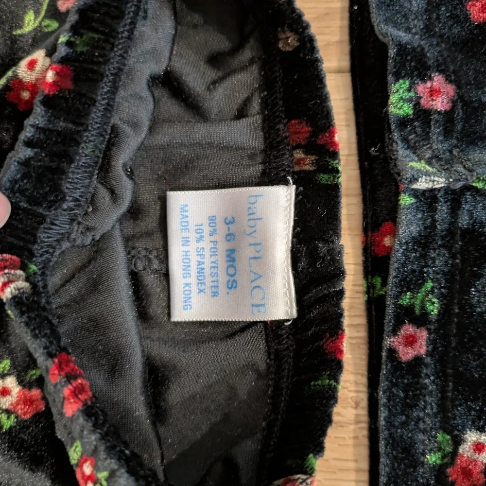Vintage Black Velour Floral Baby Outfit Set - Picture 3 of 4